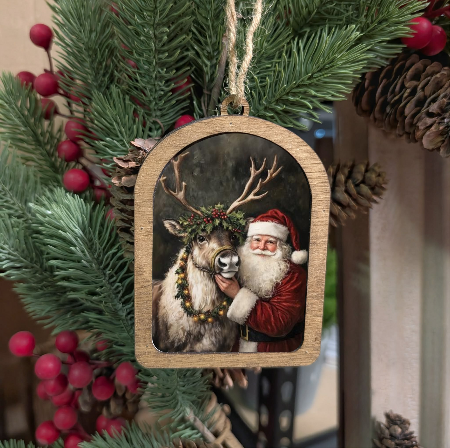 Framed Arch Ornament Classic Santa