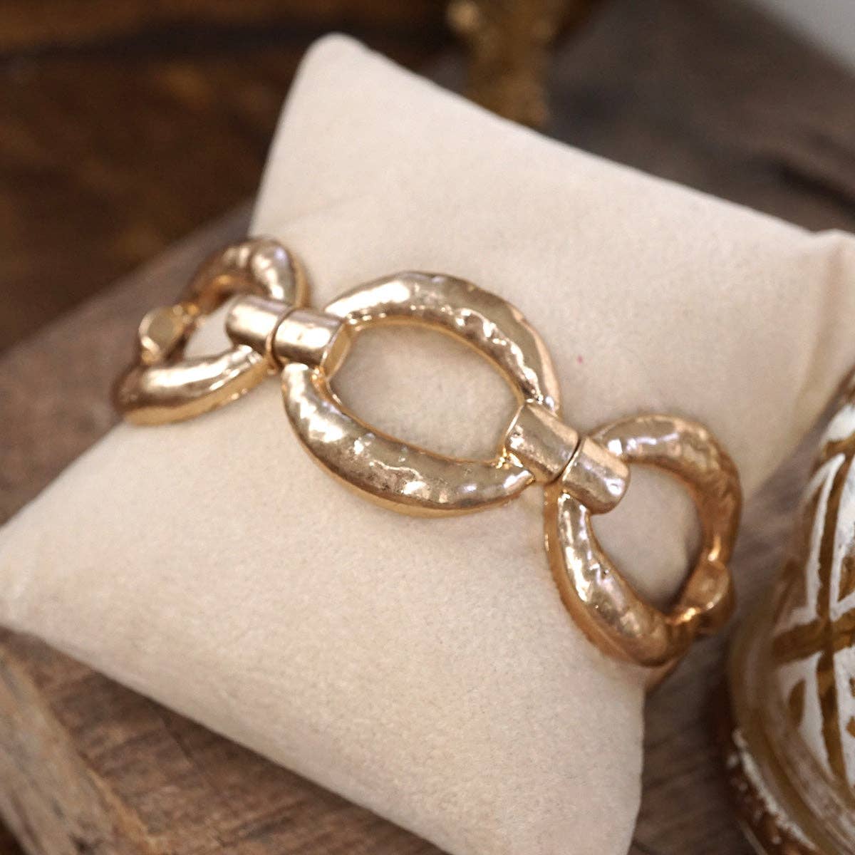 Sunlit Orbit Chunky Hammered Link Stretch Bracelet