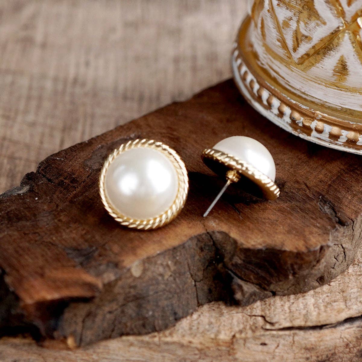 Pearl Stud Earrings – Rope Frame Classic Gold
