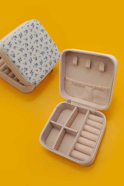 Designed Travel Jewelry Organizer Case