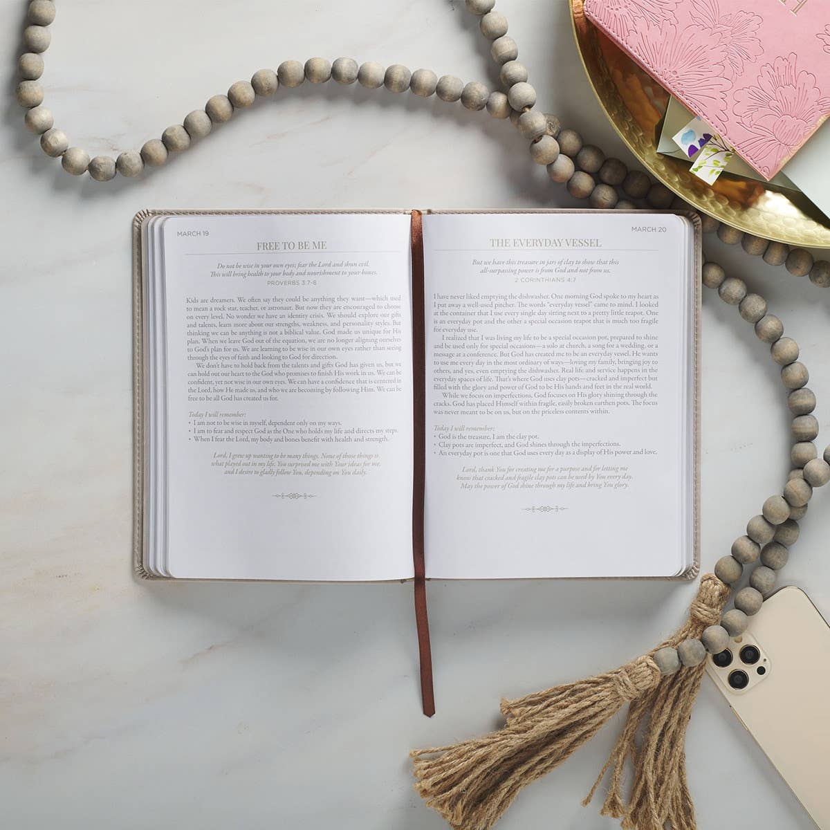 10 Minutes with God for Women Daily Devotional - Faux Leather